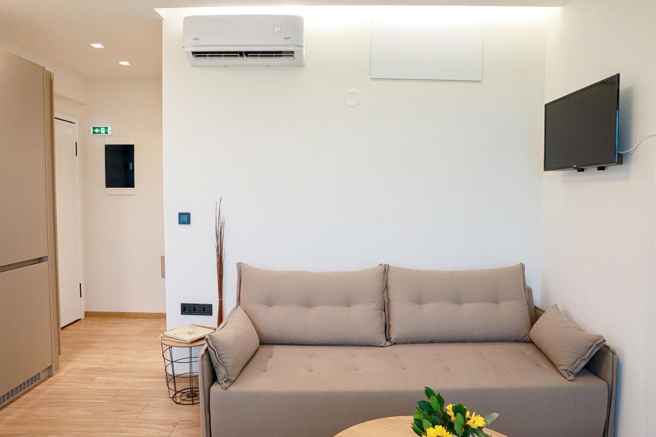 The First Key Luxury & Small Apartment In The Center Of İskeçe Dış mekan fotoğraf