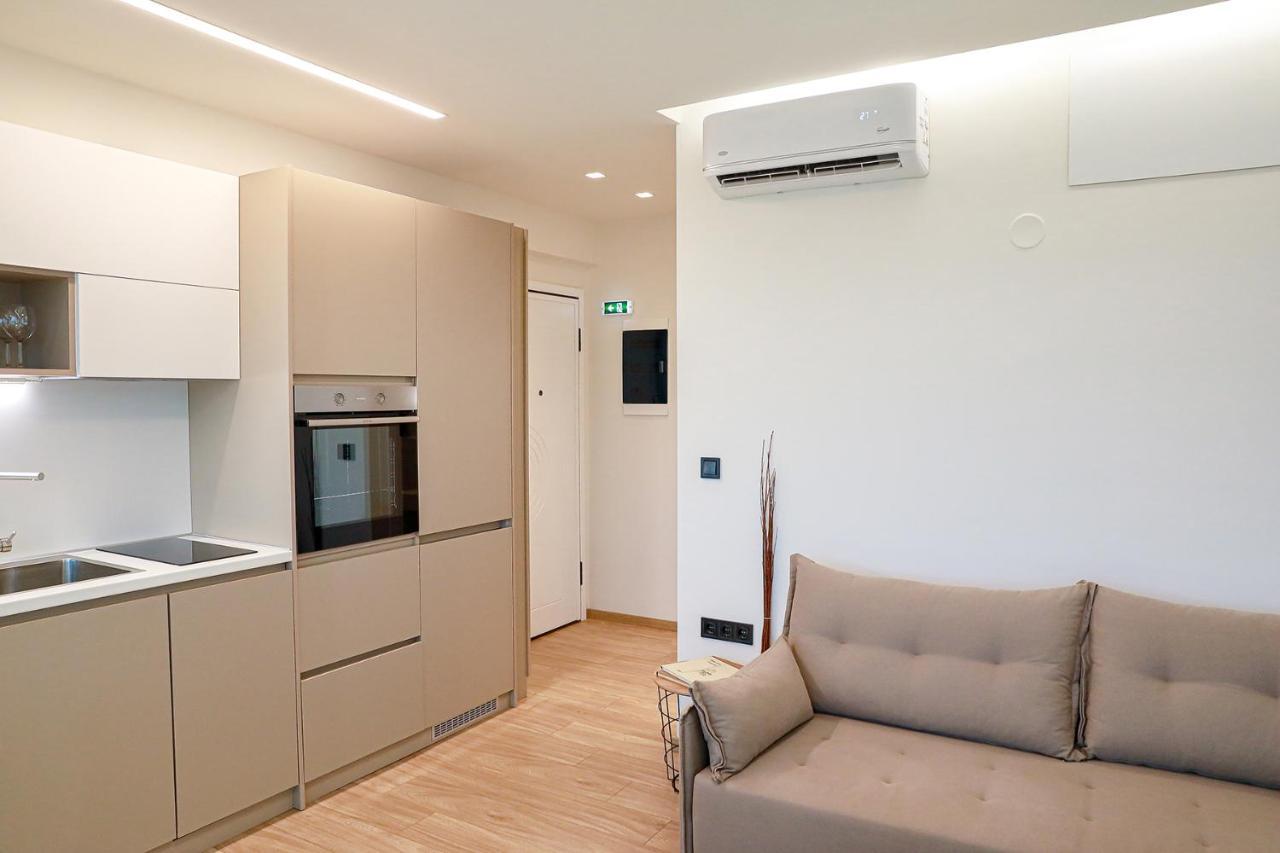 The First Key Luxury & Small Apartment In The Center Of İskeçe Dış mekan fotoğraf
